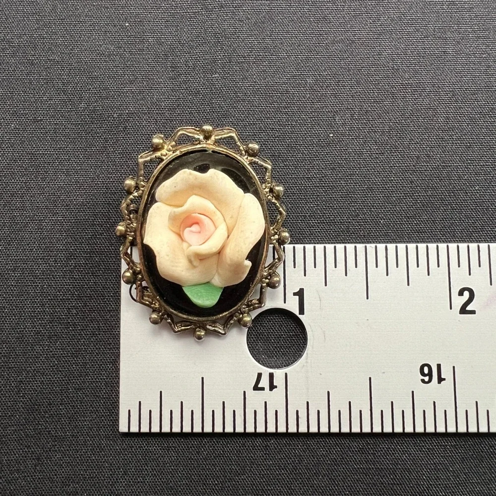 Vintage Brooch Rose Cameo Gold Tone Black Cream Pink Floral‎ 3D Pin